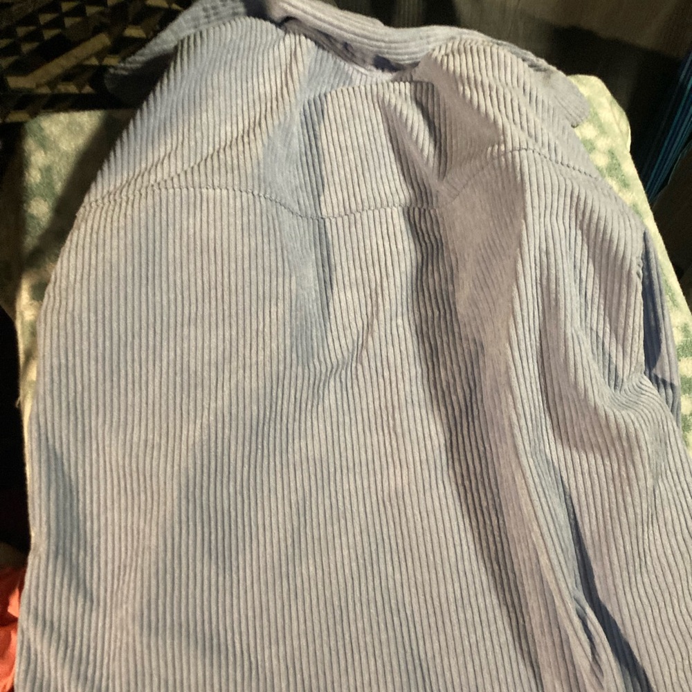 Women’s light blue corduroy shirt bundled with a teal colored t-shirt - Picture 3 of 10